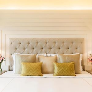Executive Suite met een Slaapkamer en een King Size Bed